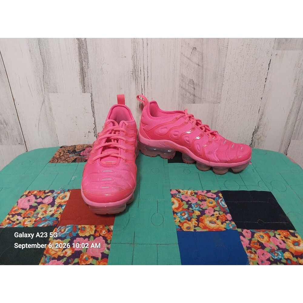 NIKE AIR VAPORMAX PLUS Plus RUNNING SHOES WOMEN  SIZE 8 US  Hyper PINK